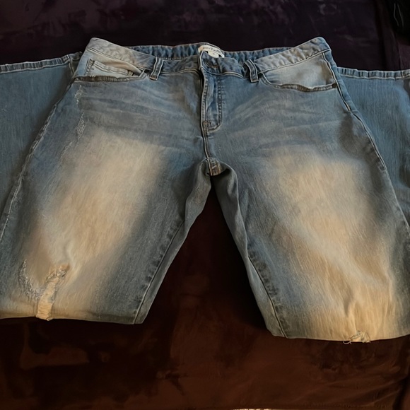 Simply Noelle light wash Distressed Jeans size 10 - Picture 1 of 8